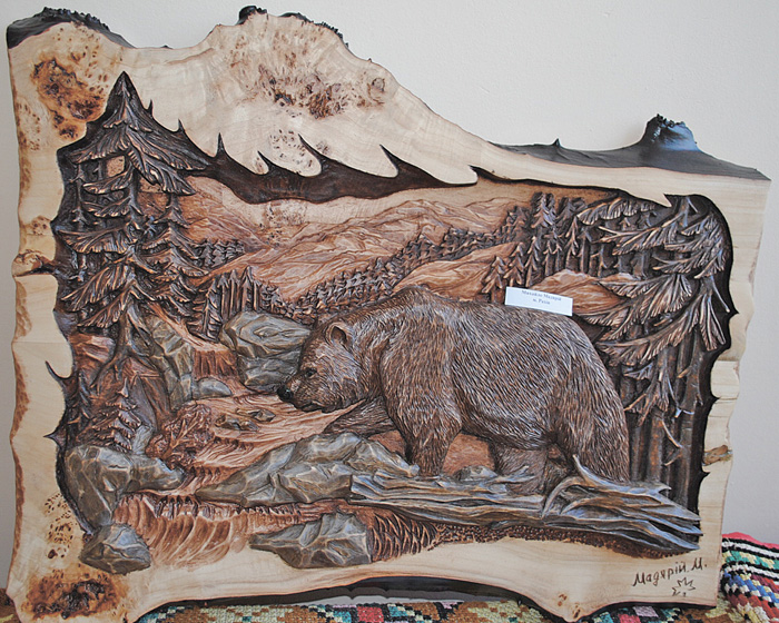 «Карпатський медвідь» — різьба по дереву Михайла Мадярія